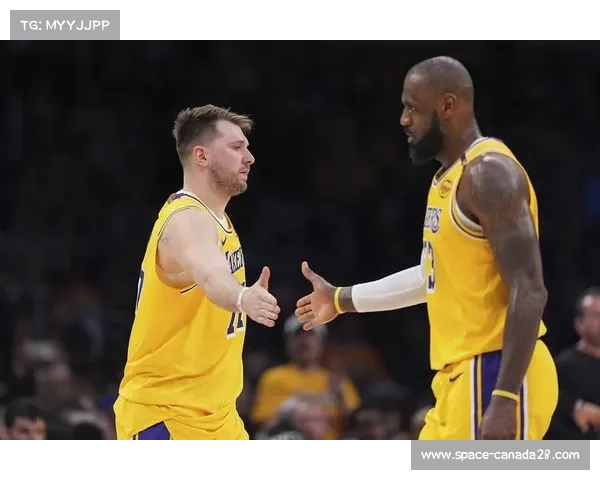 湖人官宣东契奇伤停一周 将无缘出战与开拓者的两场比赛 湖人官宣东契奇伤停一周 将无缘出战与开拓者的两场比赛