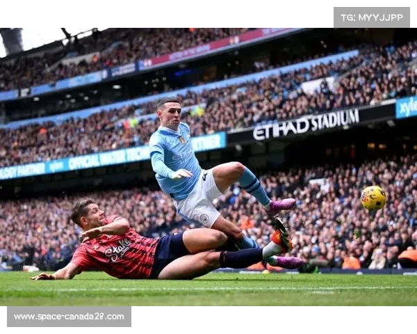 老将塔科夫斯基成埃弗顿后防定海神针,客场拿分关键 老将塔科夫斯基成埃弗顿后防定海神针,客场拿分关键